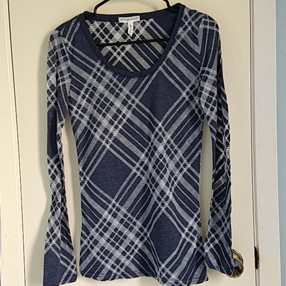 Aeropostale long sleeve shirt.